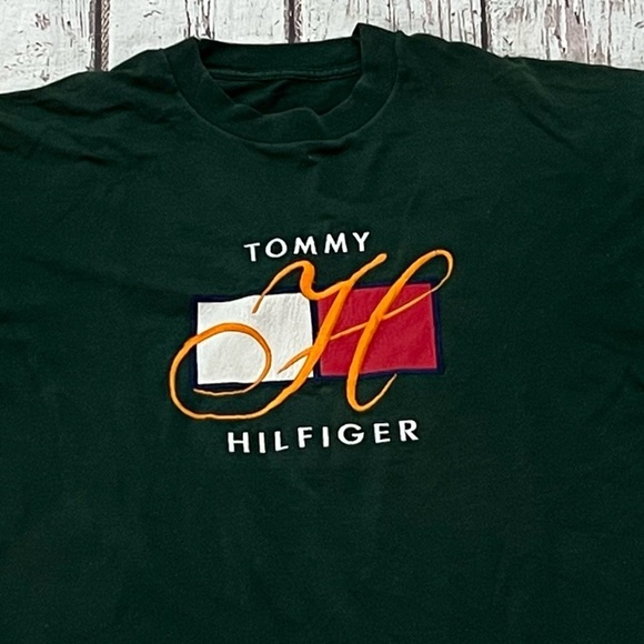 Vintage 1990s Tommy Hilfiger Fashion Apparel 90s Crewneck Tee Tshirt - Picture 3 of 3